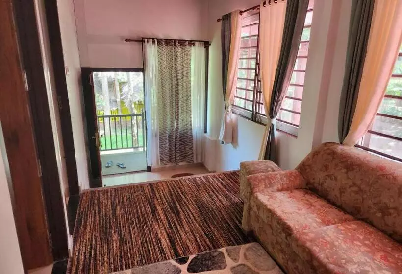 Aamiaismajoitus (B&B) Vanajyotsna Forest Home