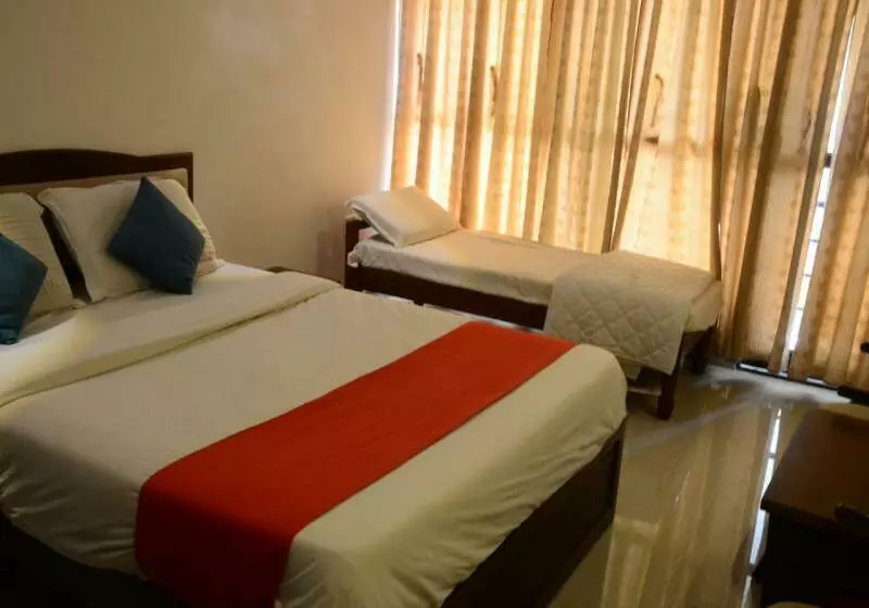 Easternwoods Hotel Raj