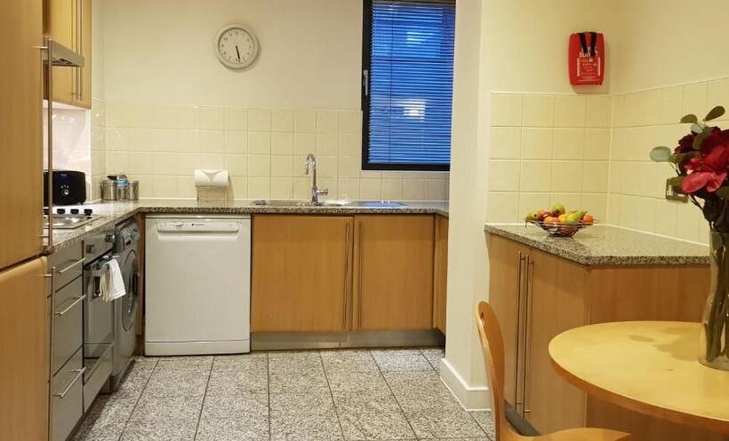 Farringdon Laceby Apartments