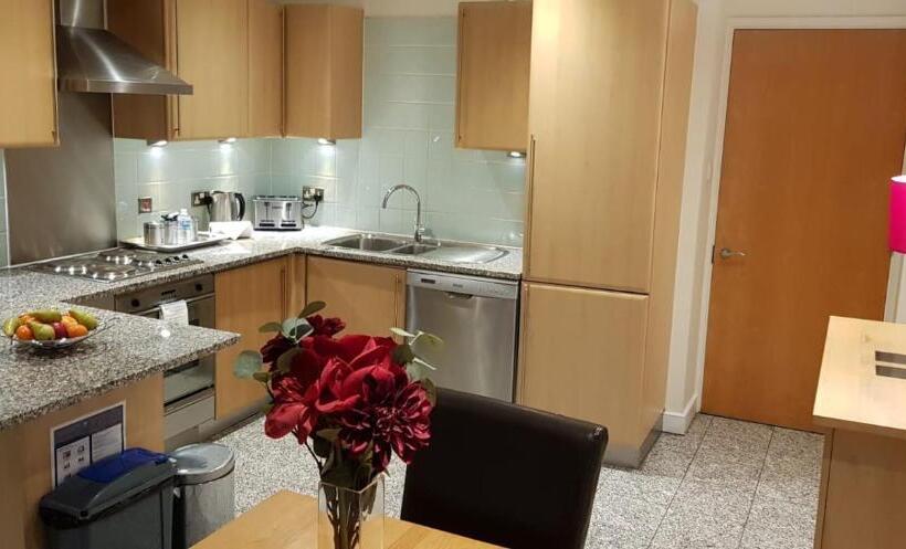 Farringdon Laceby Apartments