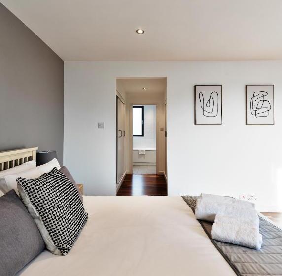 Farringdon Laceby Apartments