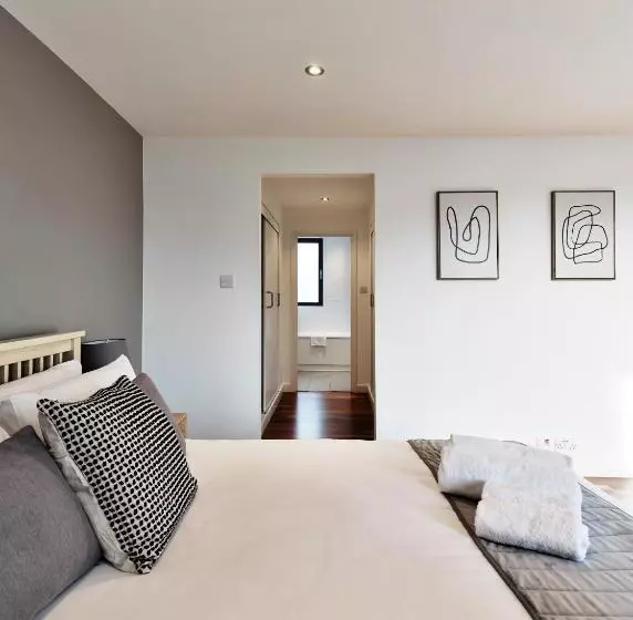 Farringdon Laceby Apartments