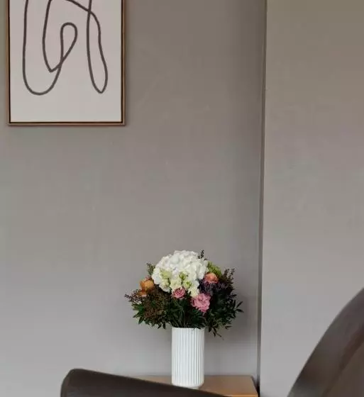 Farringdon Laceby Apartments