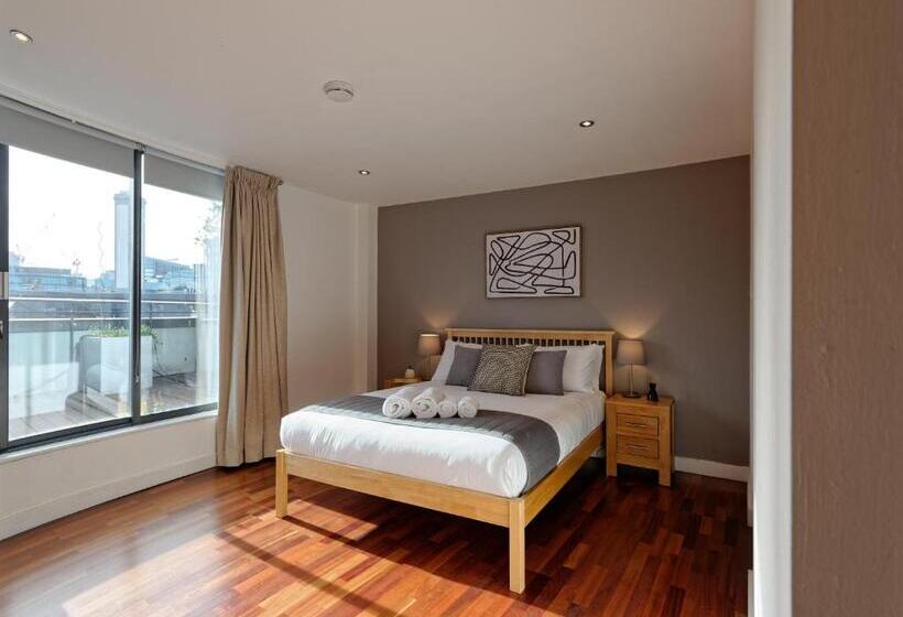 Farringdon Laceby Apartments