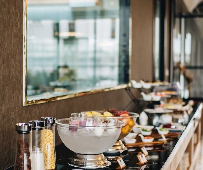 Отель Grand Central Premier