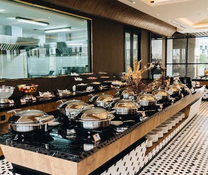 Отель Grand Central Premier