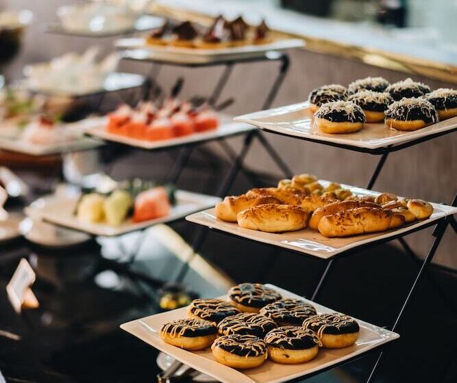 Отель Grand Central Premier