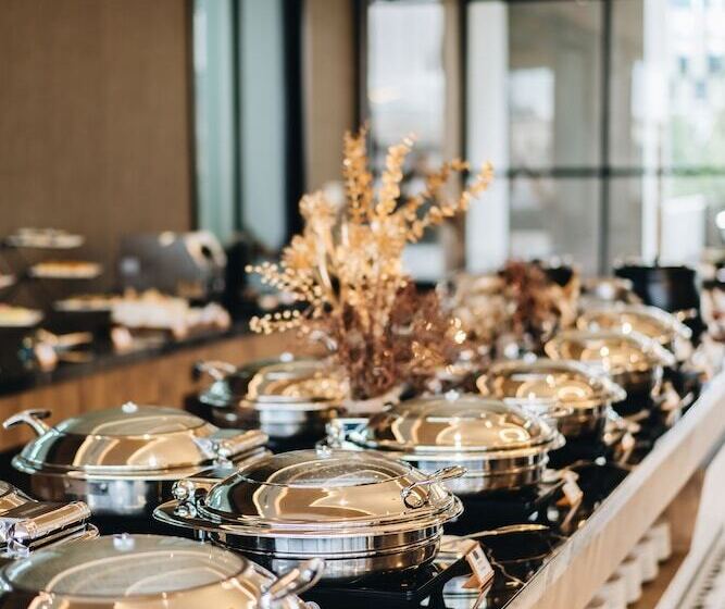 Отель Grand Central Premier