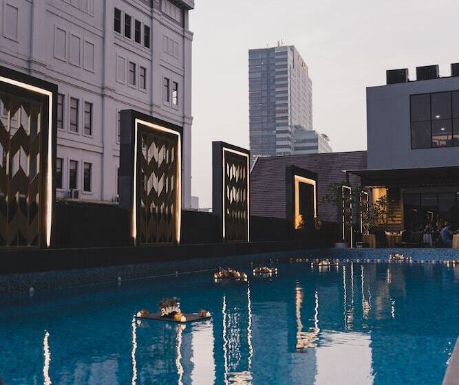 Отель Grand Central Premier