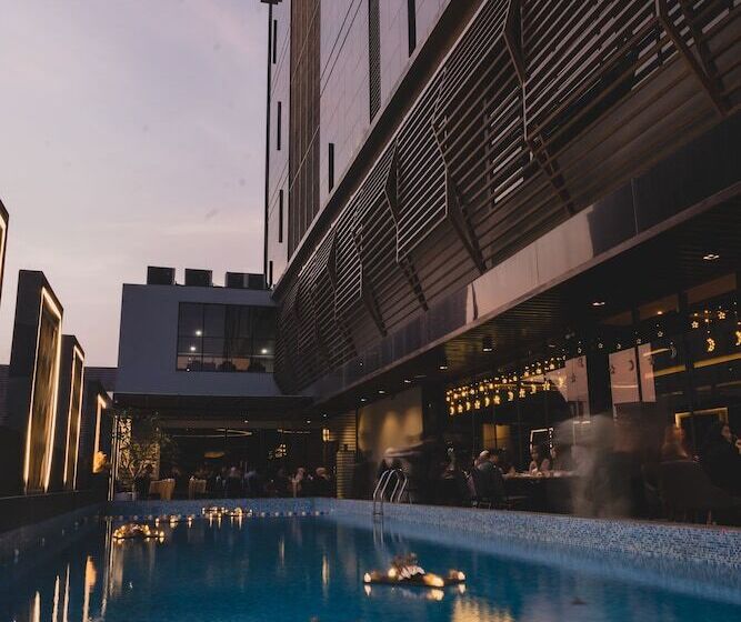 Отель Grand Central Premier