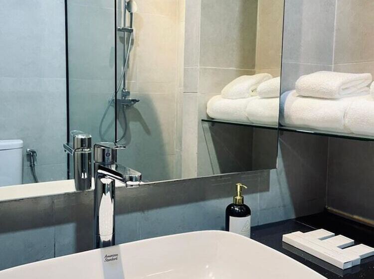 Отель Grand Central Premier