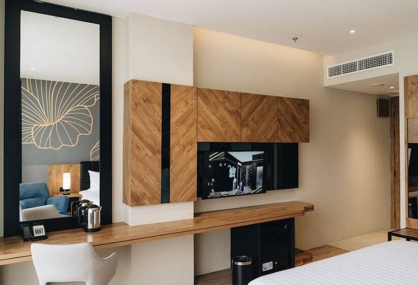 Отель Grand Central Premier