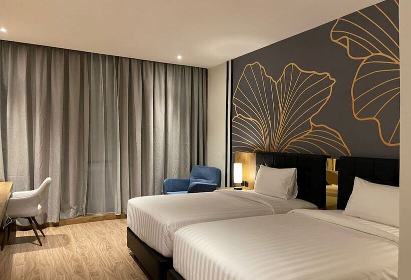 Отель Grand Central Premier