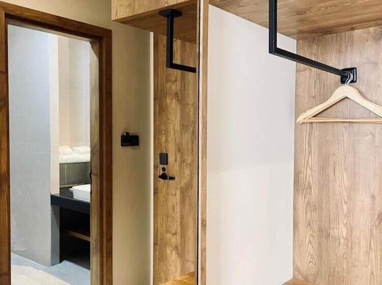 Отель Grand Central Premier