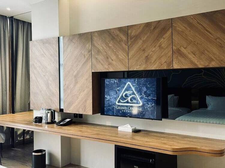 Отель Grand Central Premier