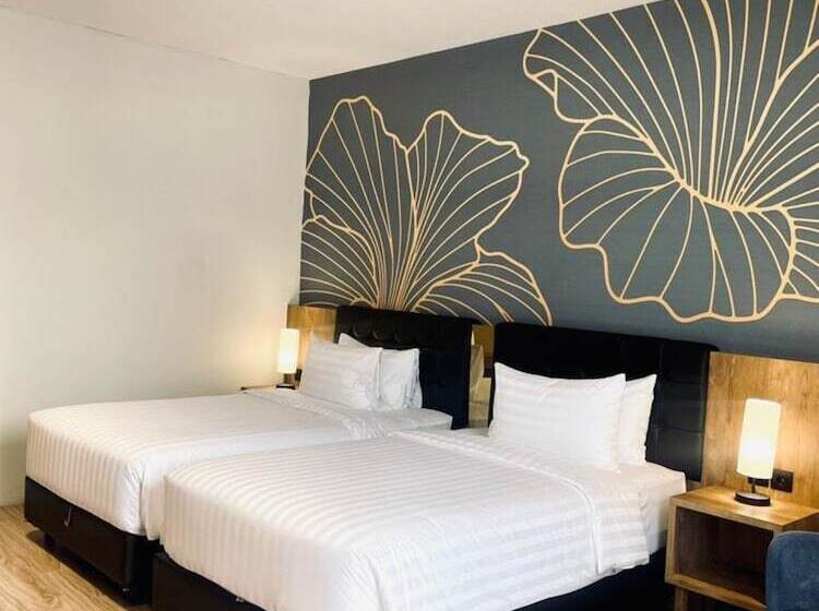 Отель Grand Central Premier