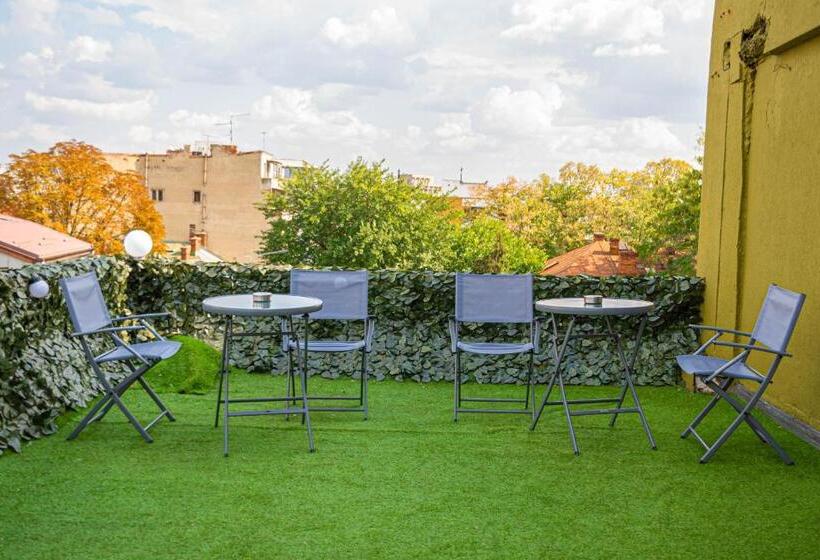 هتل Occidental Wise Transit