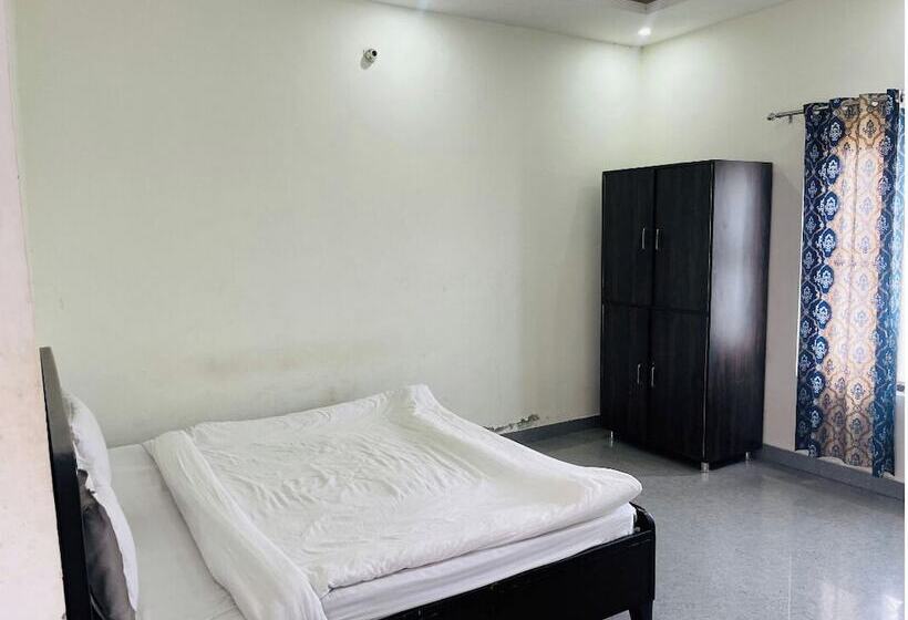 ホテル Parinay Vatika Banquet & Party Lawn