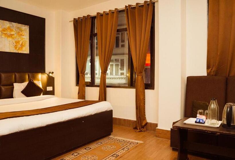 هتل Siddhi Vinayak Regency, Mg Marg