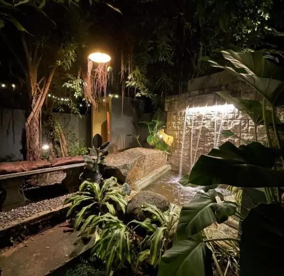 Hotelli The Yard Hiriketiya