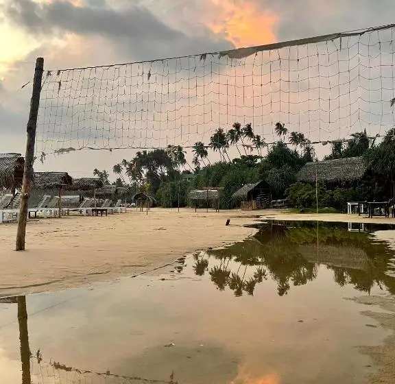 Hotelli The Yard Hiriketiya