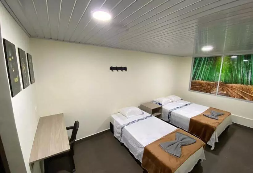 Hotelli Vivienda Turística Arboleda De Cádiz