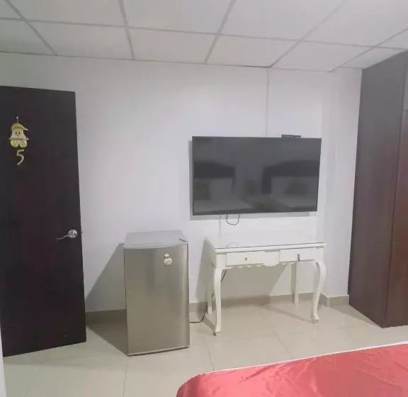 Majatalo Boutique The Royalty