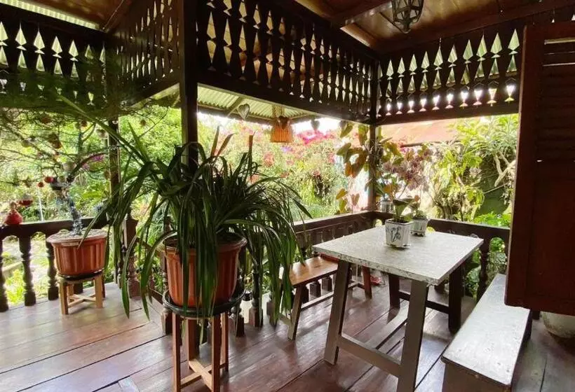 پانسیون Rumah Kayu Sulawesi Antique