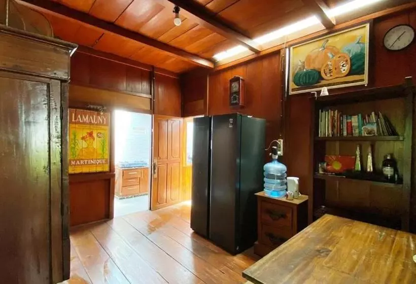 پانسیون Rumah Kayu Sulawesi Antique