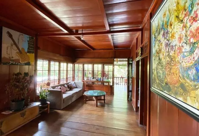 پانسیون Rumah Kayu Sulawesi Antique