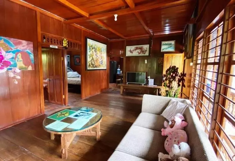 پانسیون Rumah Kayu Sulawesi Antique
