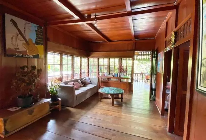 پانسیون Rumah Kayu Sulawesi Antique