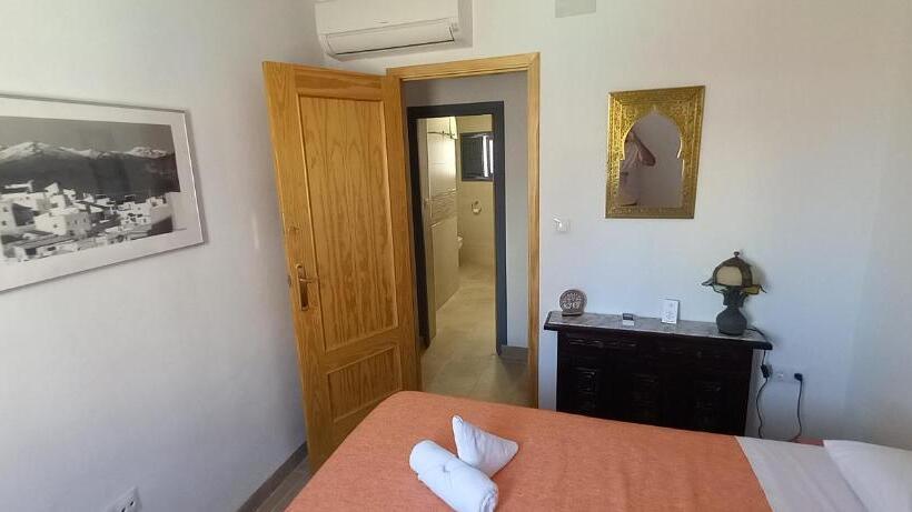 تختخواب و صبحانه Las Tres Hermanas