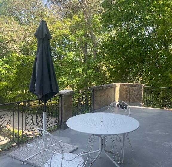 تختخواب و صبحانه Suite Le Quervalat Dans Magnifique Bastide 18eme