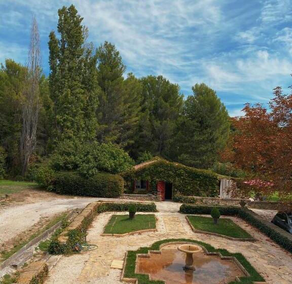 تختخواب و صبحانه Suite Le Quervalat Dans Magnifique Bastide 18eme