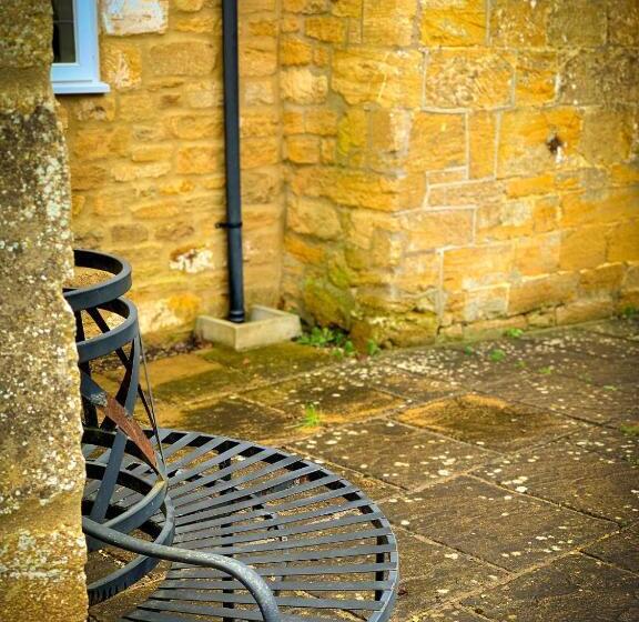 The Crown & Victoria Bed & Breakfast