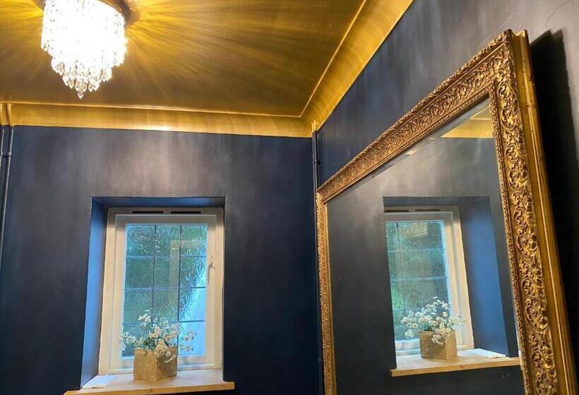 The Crown & Victoria Bed & Breakfast