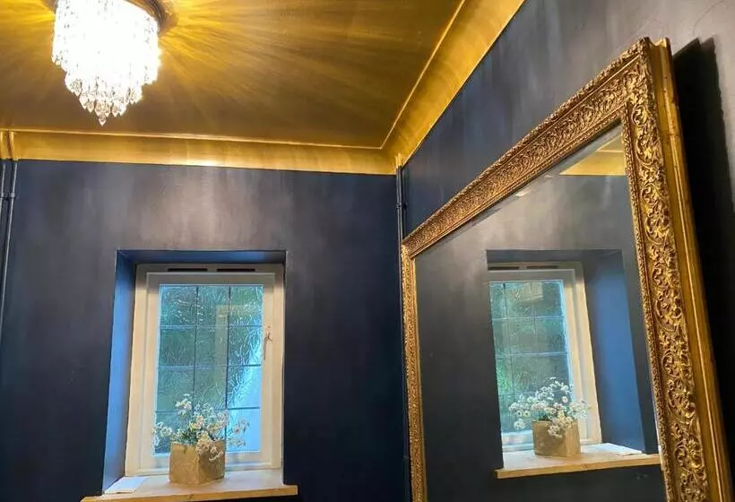 The Crown & Victoria Bed & Breakfast