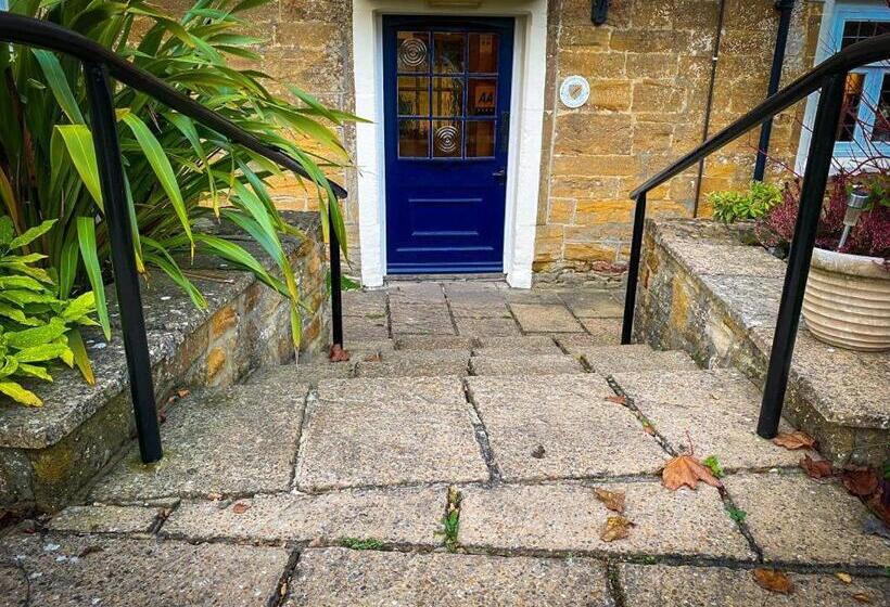 The Crown & Victoria Bed & Breakfast