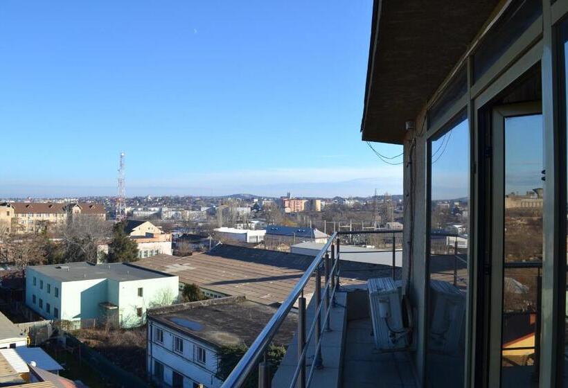 Отель Live Tulcea