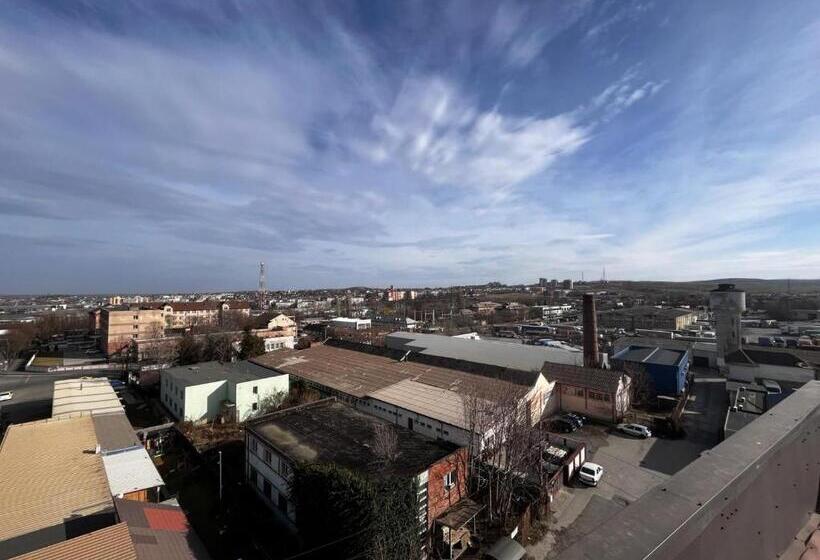 Отель Live Tulcea