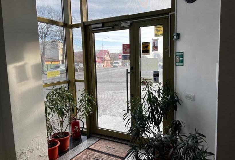 Отель Live Tulcea