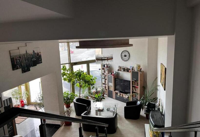 Отель Live Tulcea