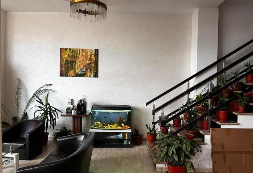 Отель Live Tulcea