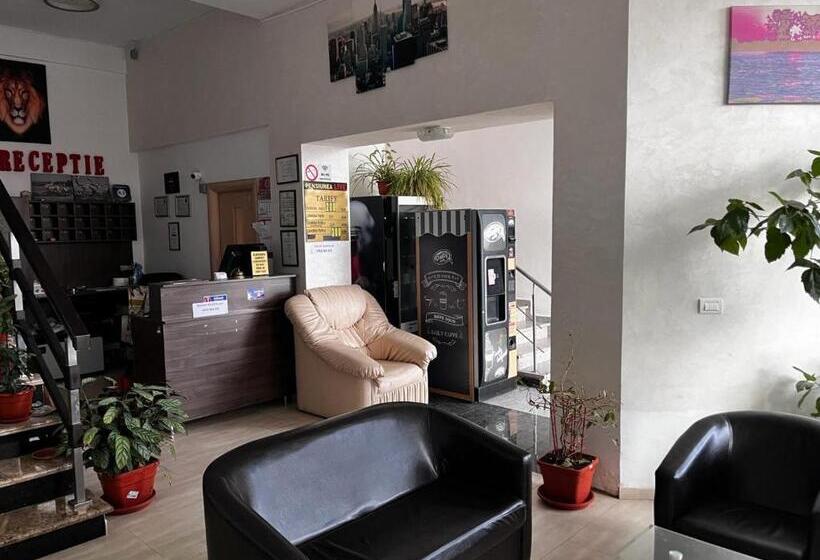 Отель Live Tulcea