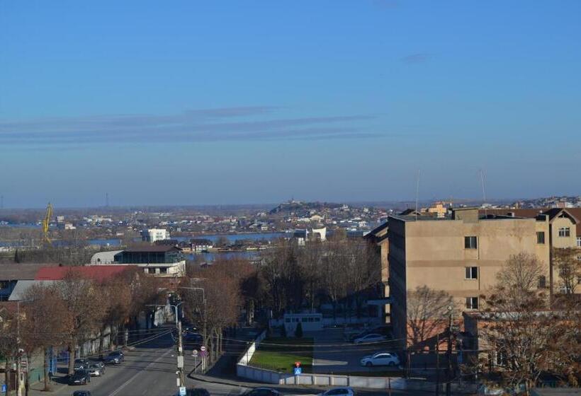 Отель Live Tulcea