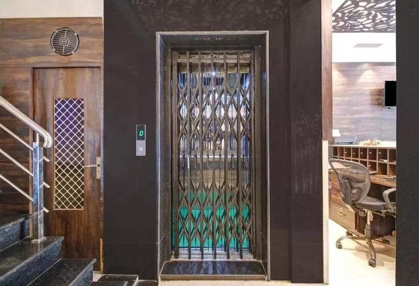 Super Hotel O Vijayawada Near Railway Station