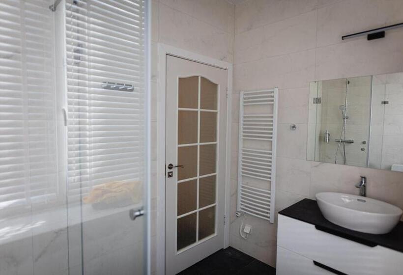 پانسیون Birch Alley Self Check In