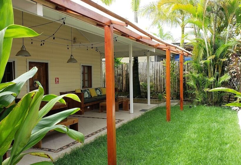 پانسیون Pineapple House