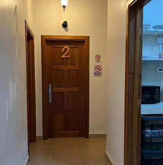 پانسیون Pineapple House